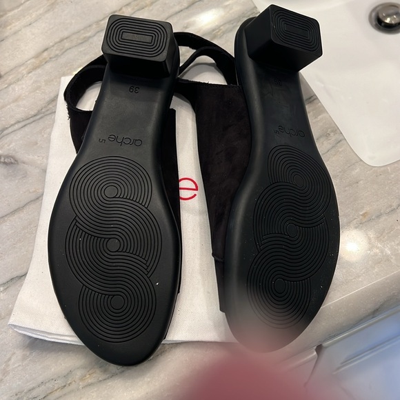 Arche obbibi sandal size 39 black NWOT - Picture 3 of 4